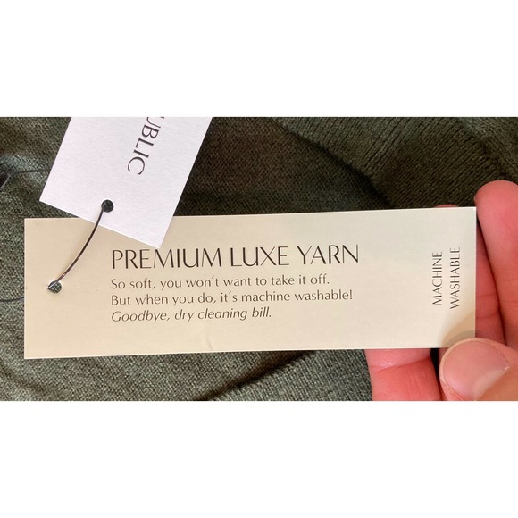 NWT Banana Republic V Neck Sweater Size Small Men’s Green Luxe Yarn - Picture 6 of 10